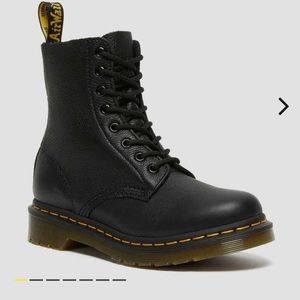 Dr. Martens pascal Virginia leather boots
